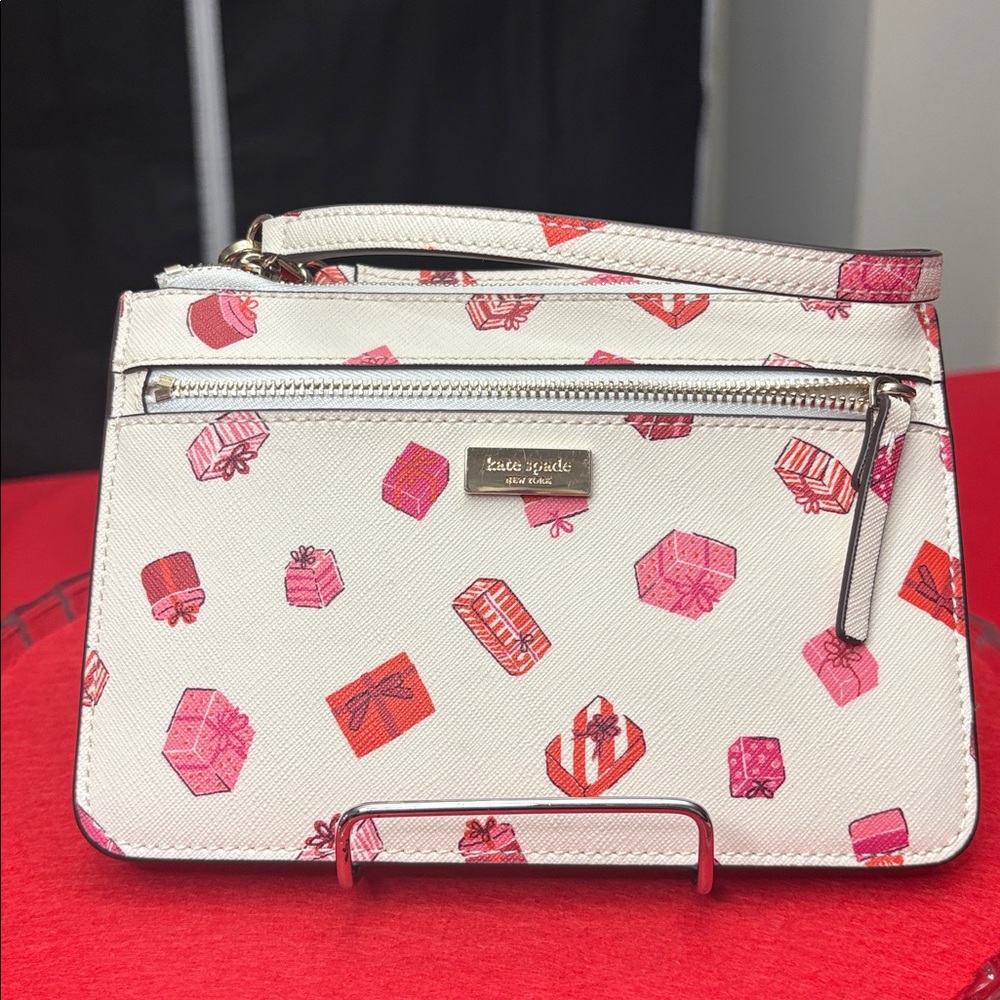 🎁 Kate Spade Multicolor Gift Print Wristlet